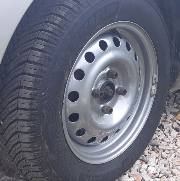 malowana proszkowo felga stalowa renault