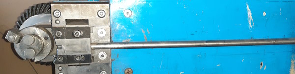 Automat uniwersalny do gięcia drutu